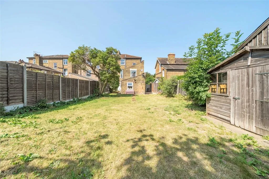 1 bed Character Property