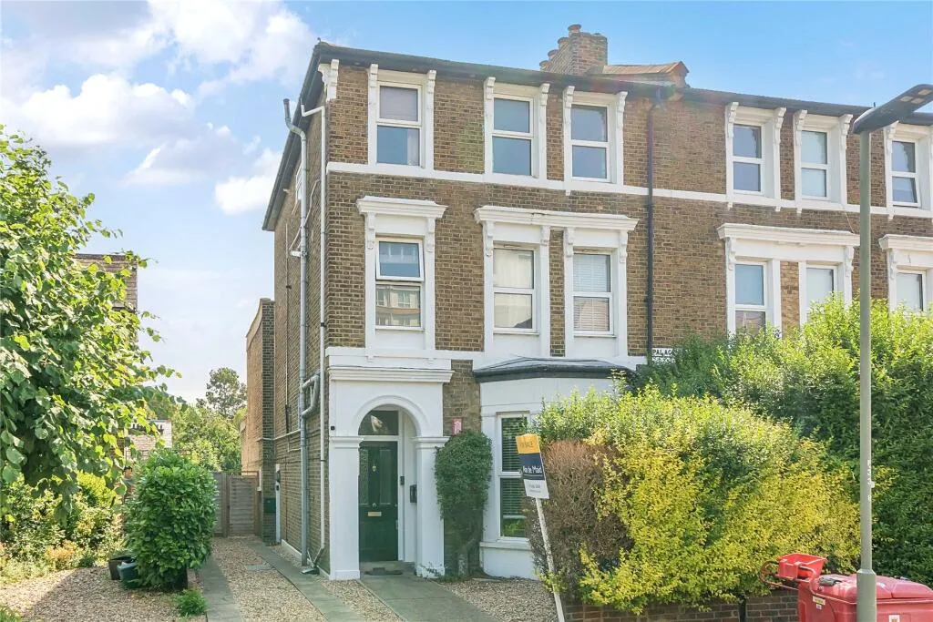 1 bed Character Property