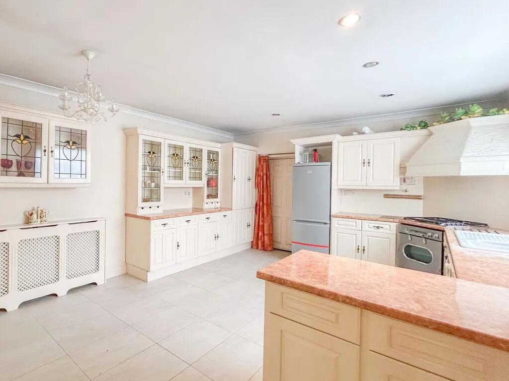 7 bed Semi-Detached
