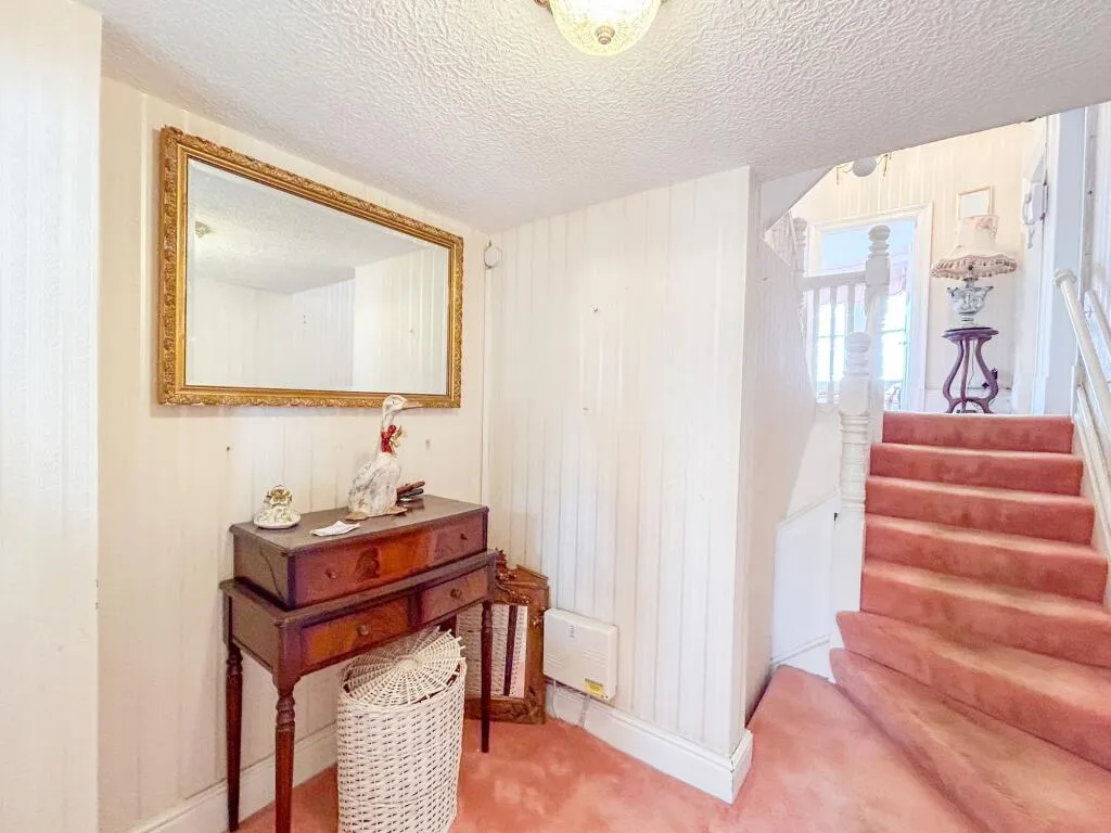 7 bed Semi-Detached