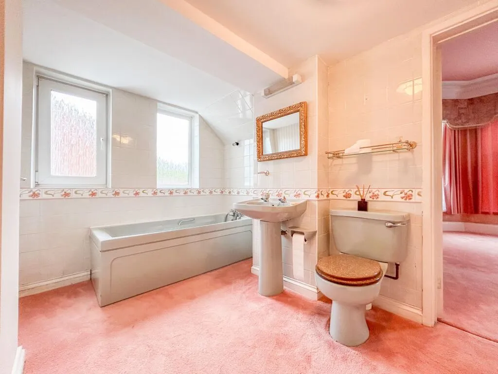 7 bed Semi-Detached