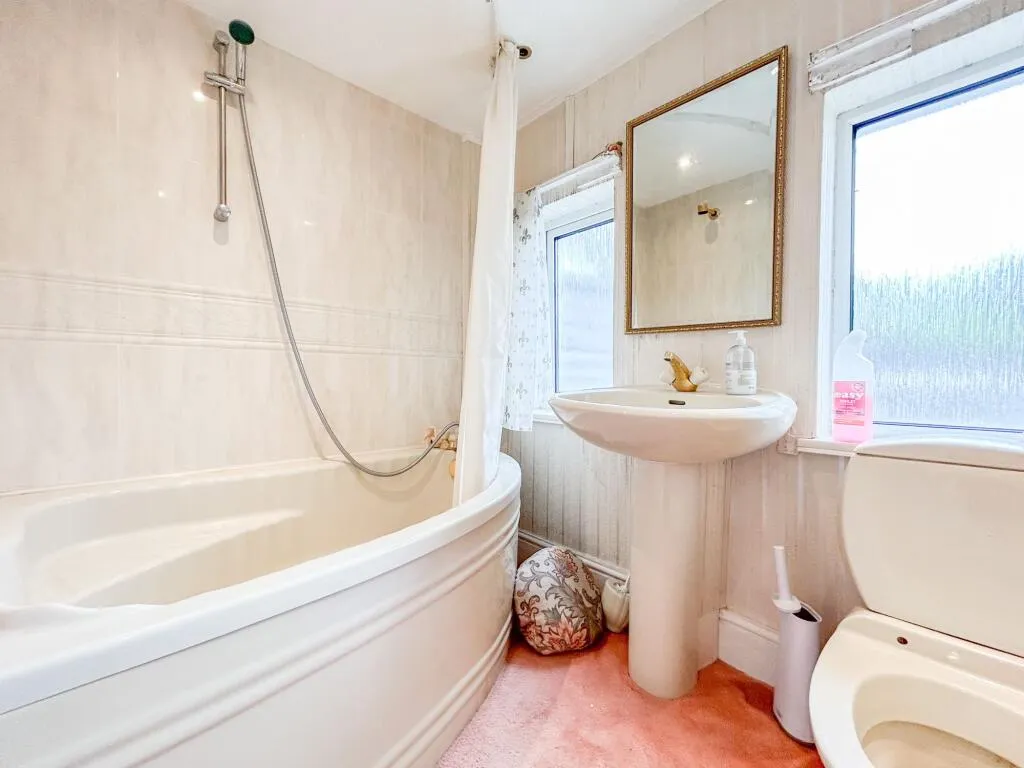 7 bed Semi-Detached