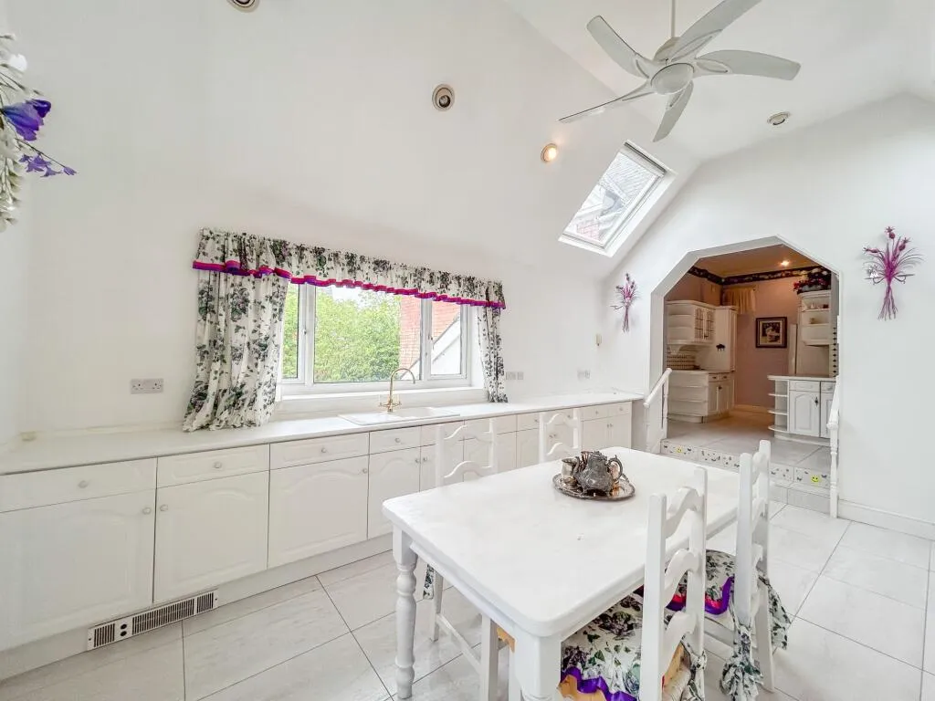 7 bed Semi-Detached