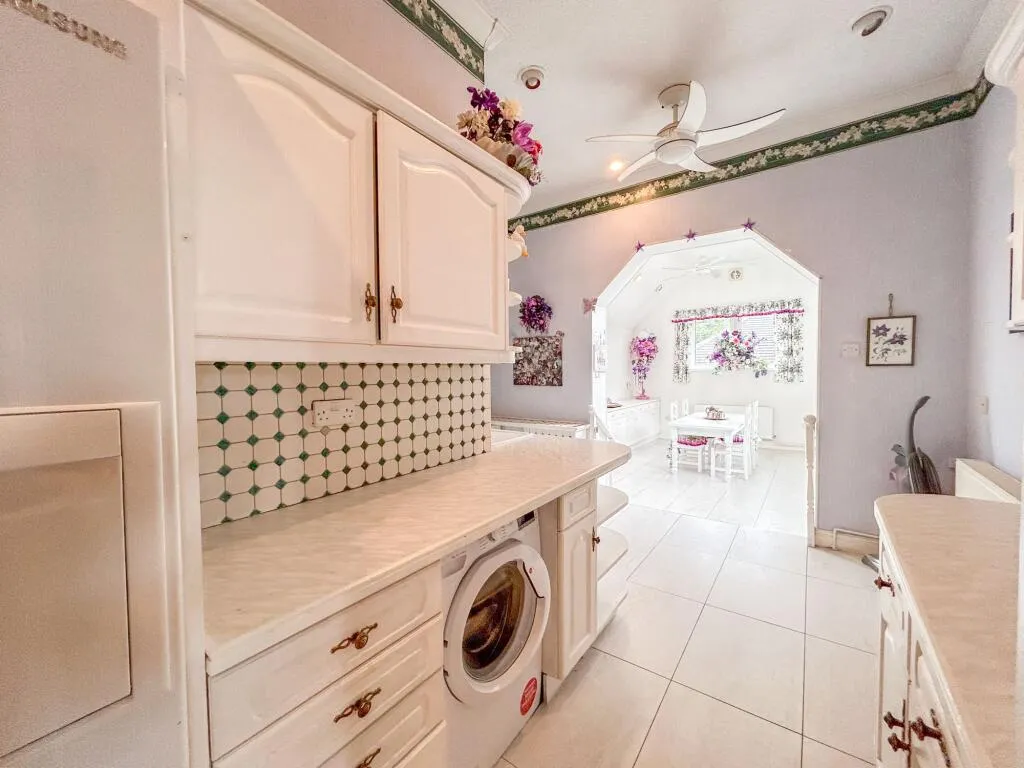 7 bed Semi-Detached