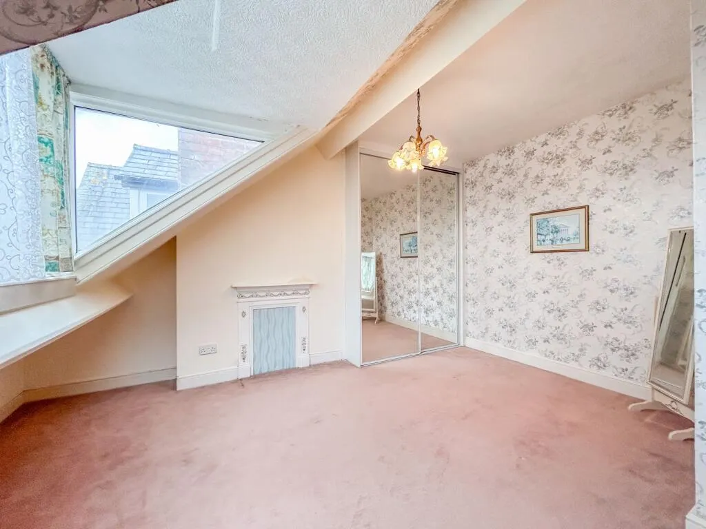 7 bed Semi-Detached