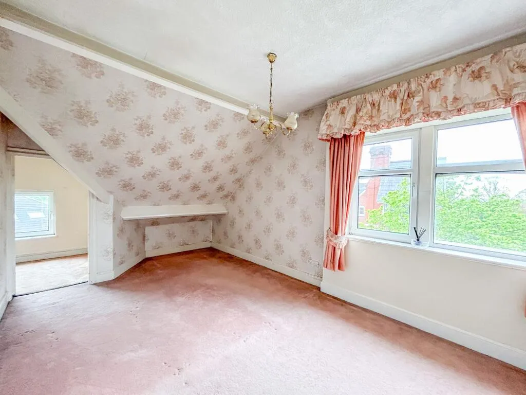 7 bed Semi-Detached