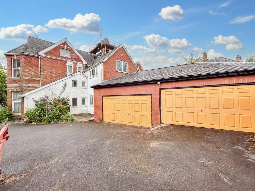 7 bed Semi-Detached
