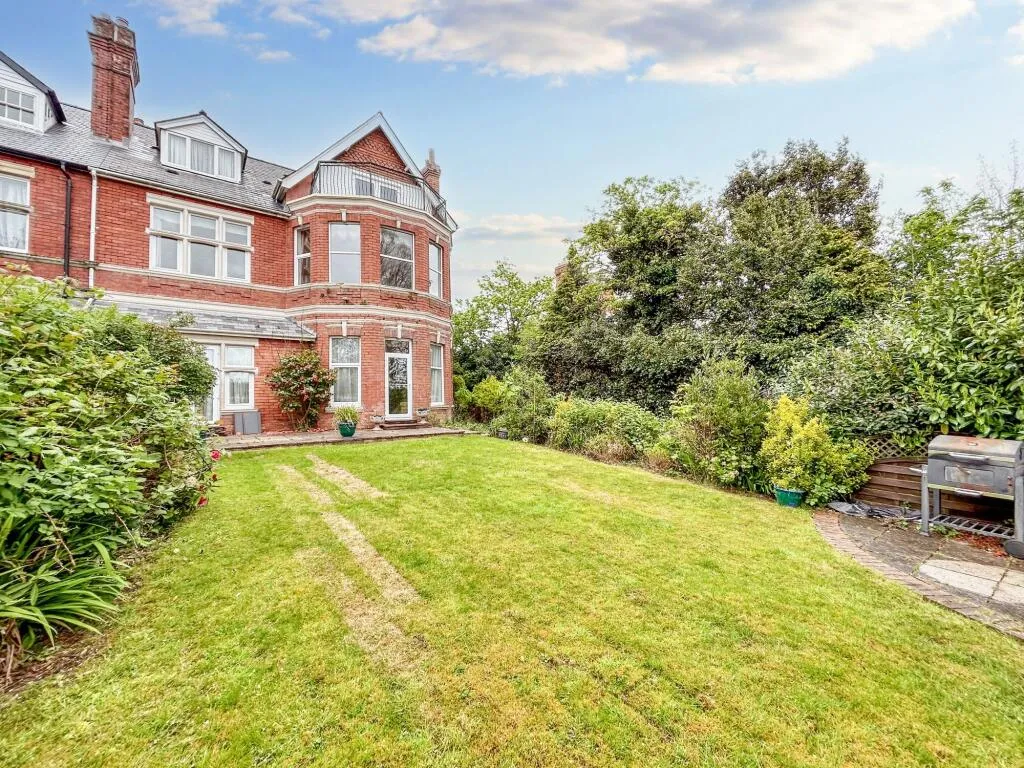 7 bed Semi-Detached