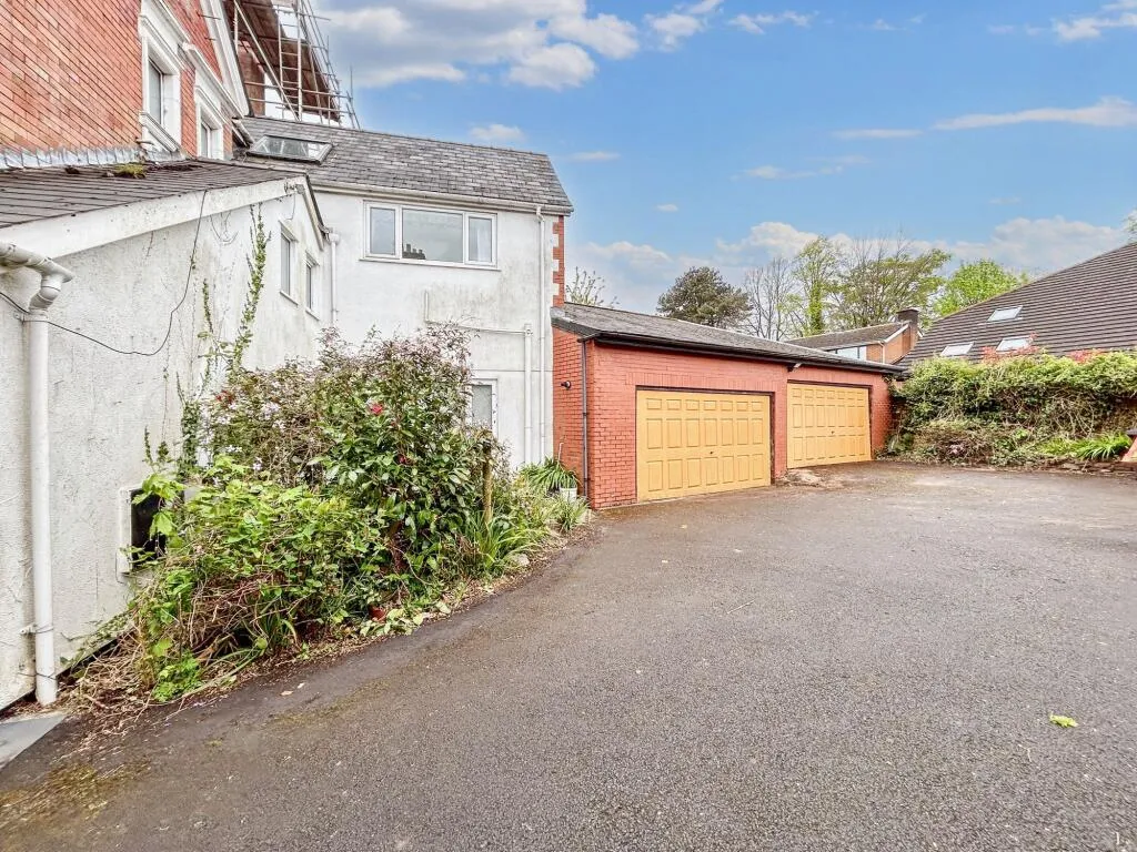 7 bed Semi-Detached