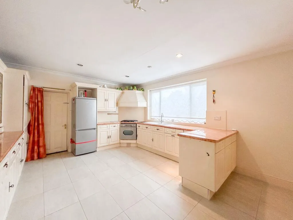 7 bed Semi-Detached