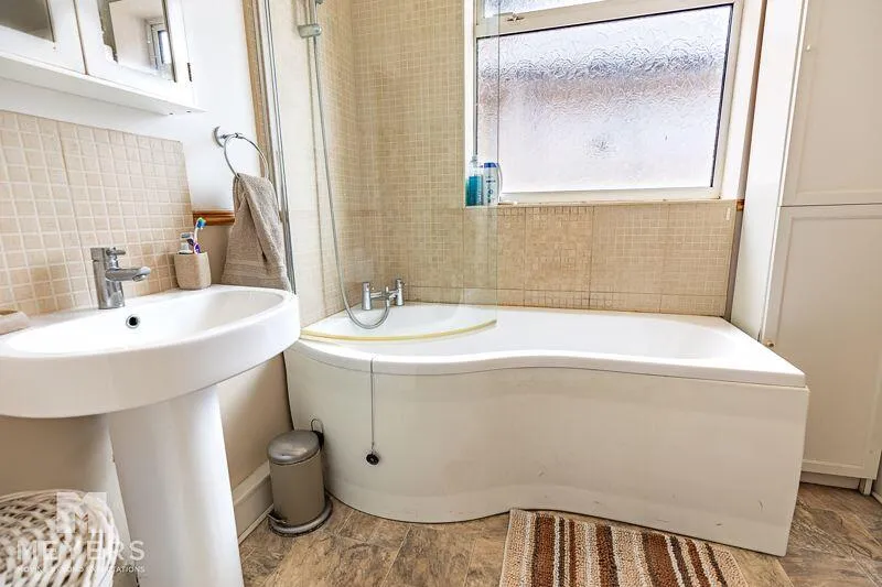 2 bed Maisonette