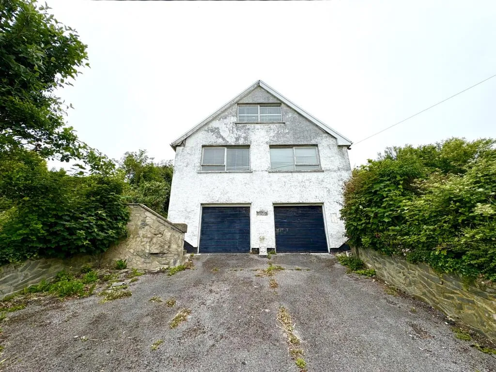 4 bed Detached