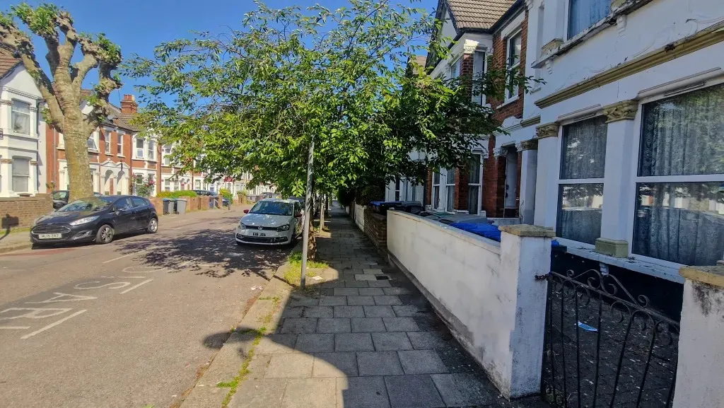 4 bed Terraced