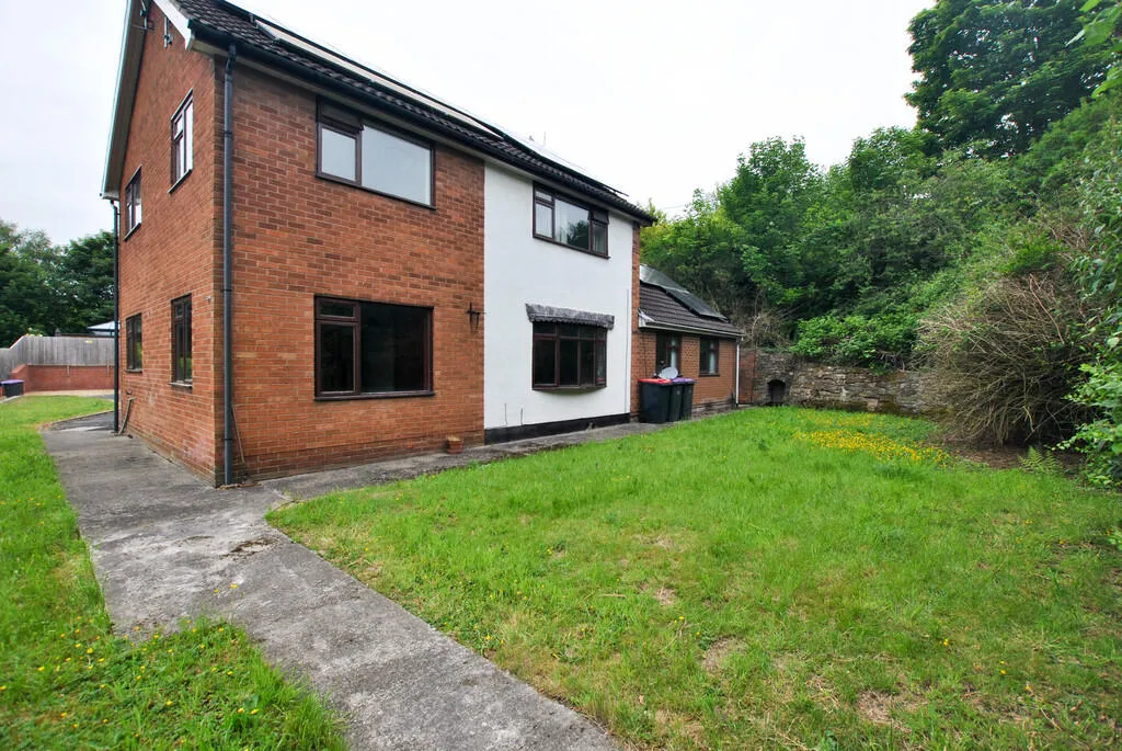 4 bed Detached