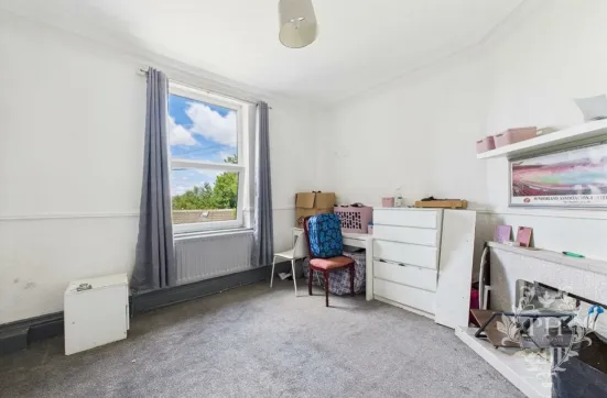 4 bed Shop