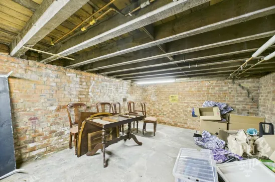 4 bed Shop