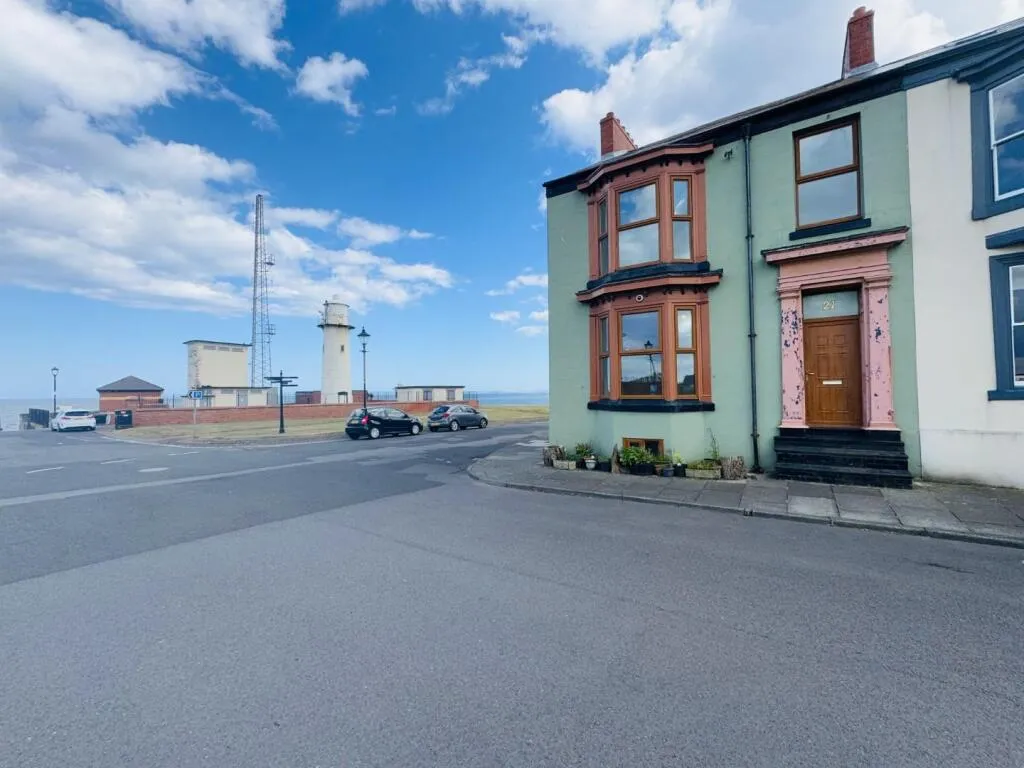 3 bed End of Terrace