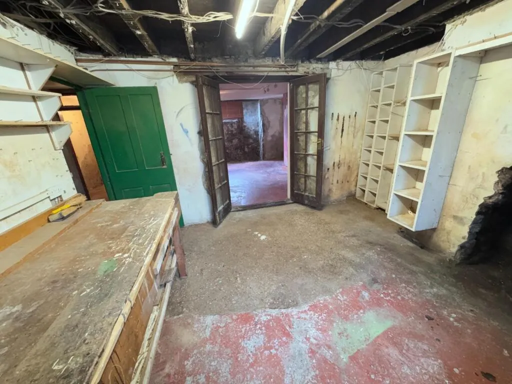 3 bed End of Terrace