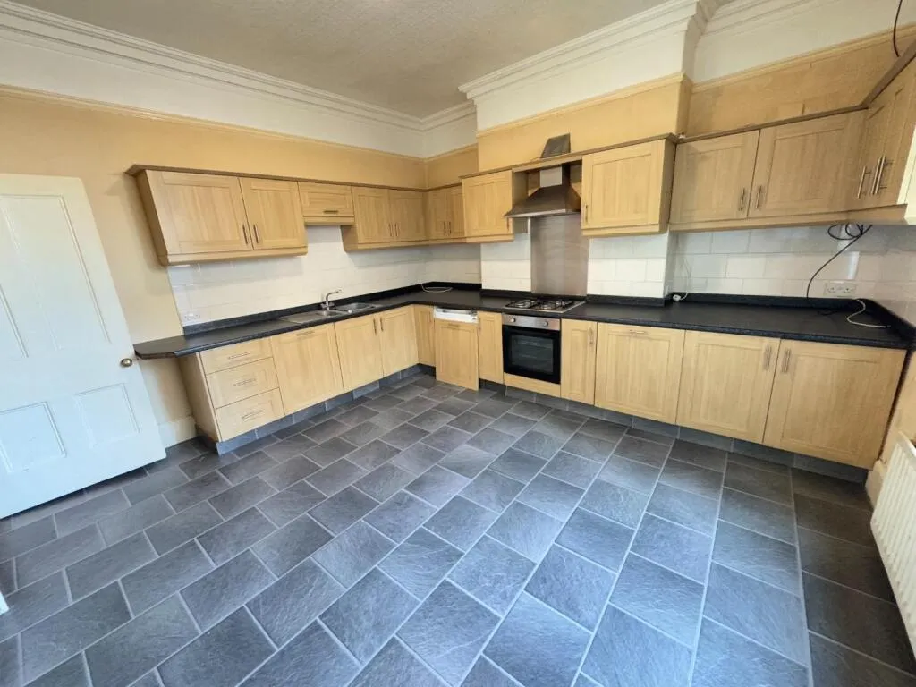 3 bed End of Terrace