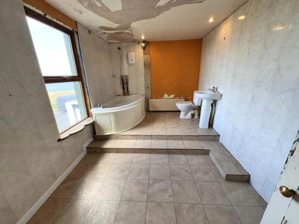 3 bed End of Terrace