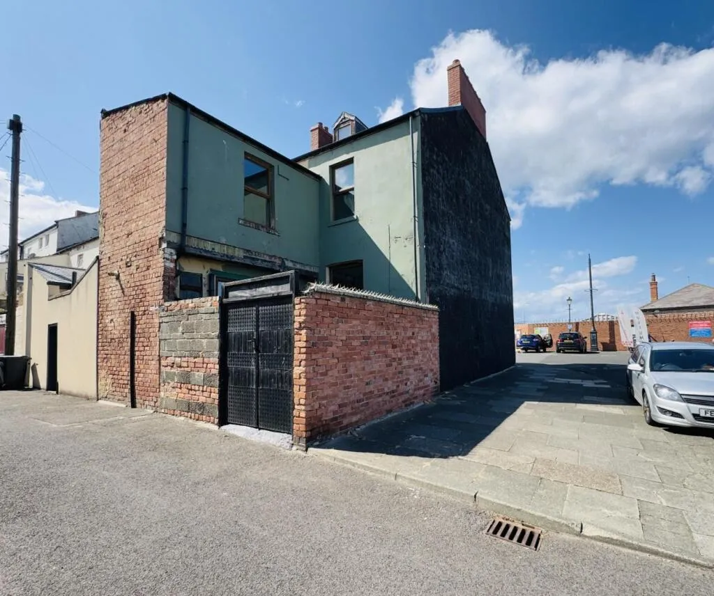3 bed End of Terrace