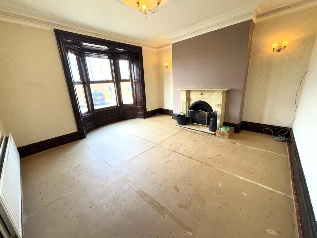3 bed End of Terrace