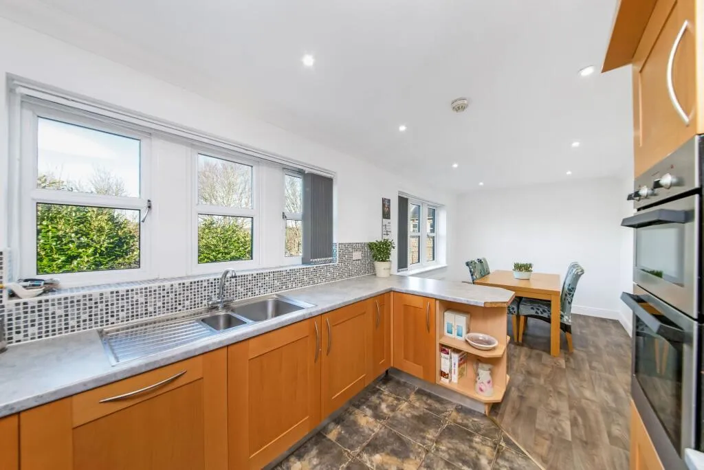 4 bed Detached
