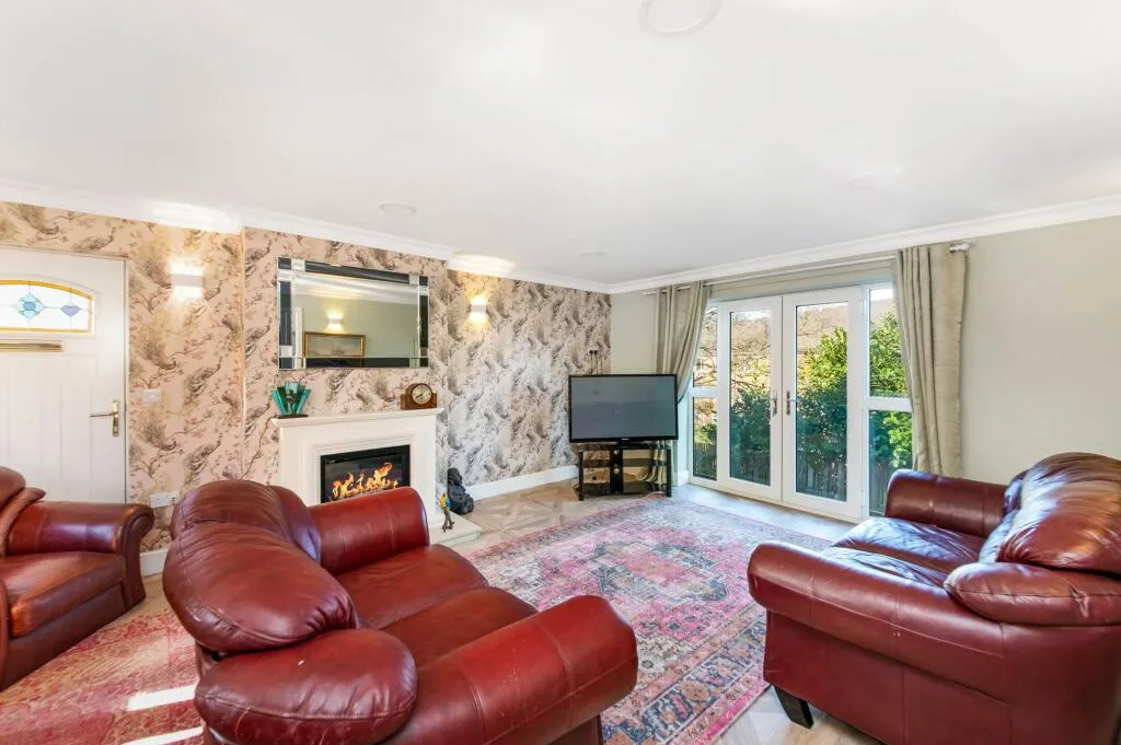 4 bed Detached