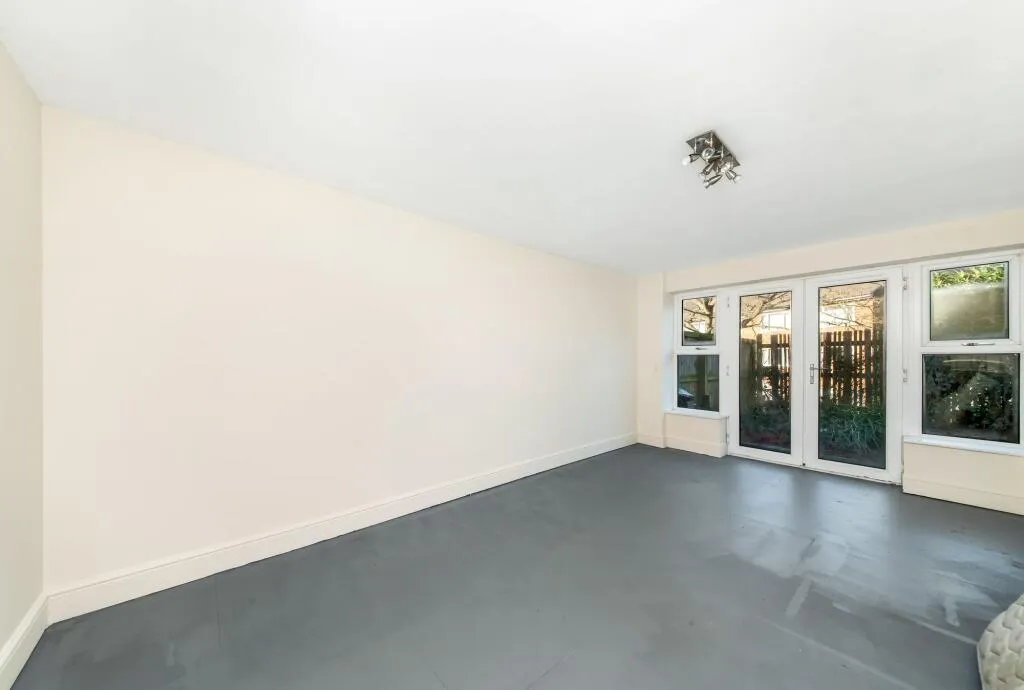 4 bed Detached