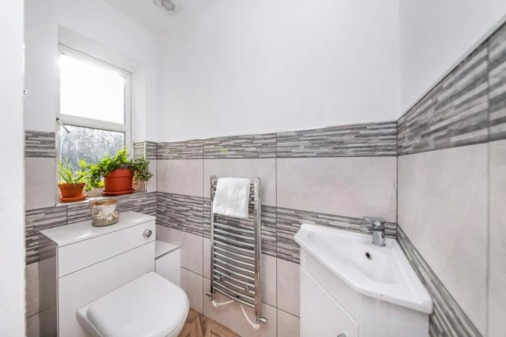 4 bed Detached