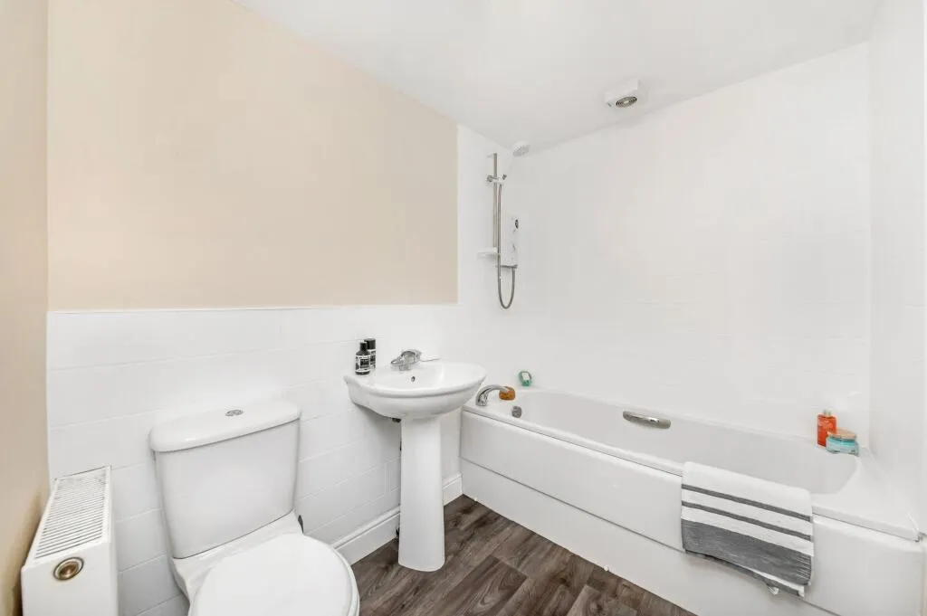 4 bed Detached
