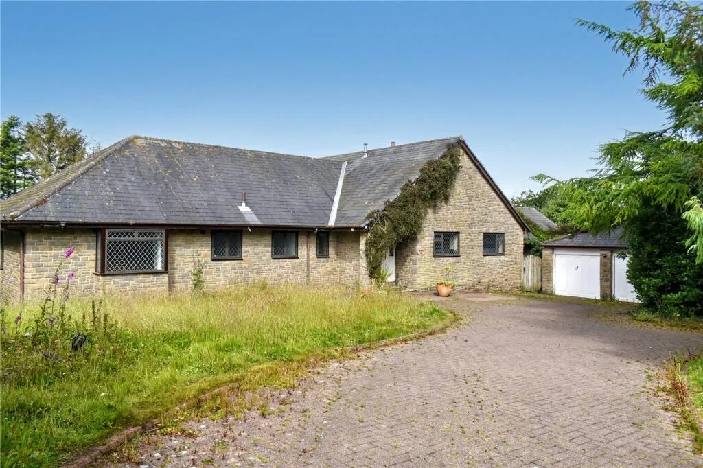 5 bed Detached Bungalow
