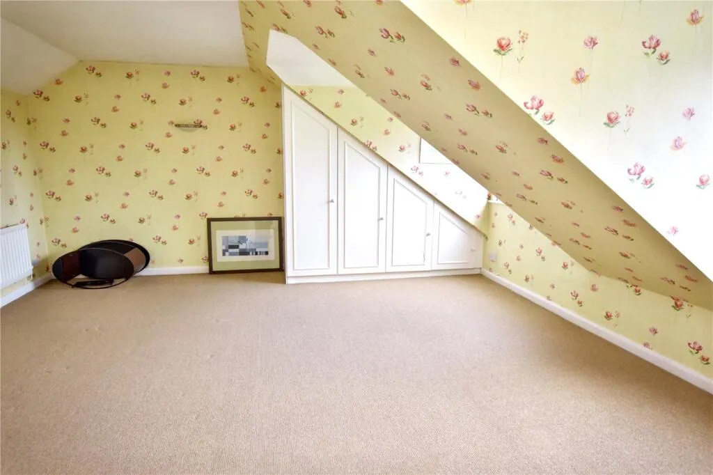 5 bed Detached Bungalow