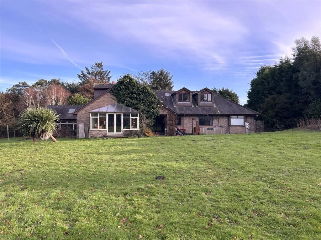 5 bed Detached Bungalow