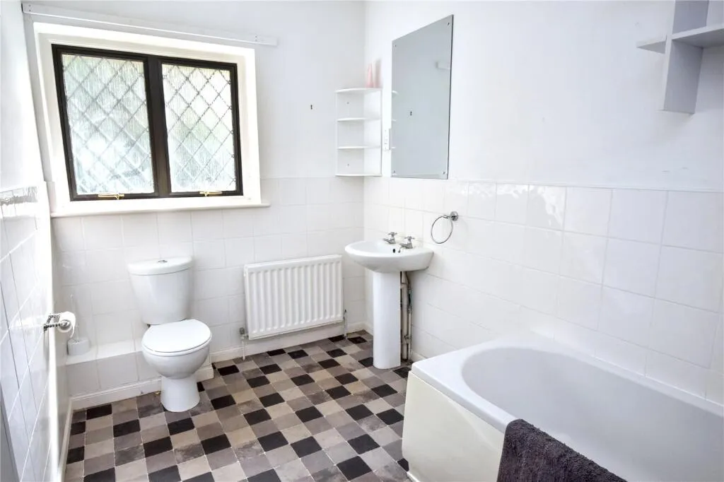 5 bed Detached Bungalow
