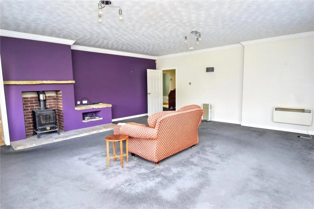 5 bed Detached Bungalow