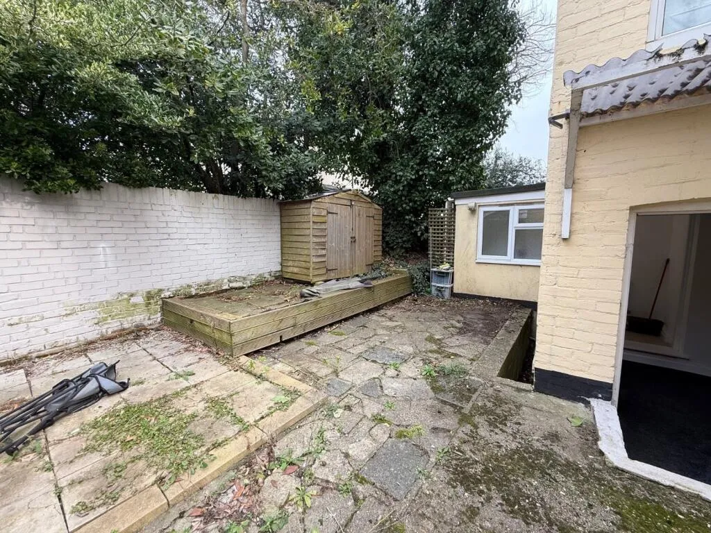 2 bed Ground Flat