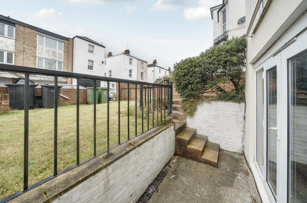 2 bed Ground Flat