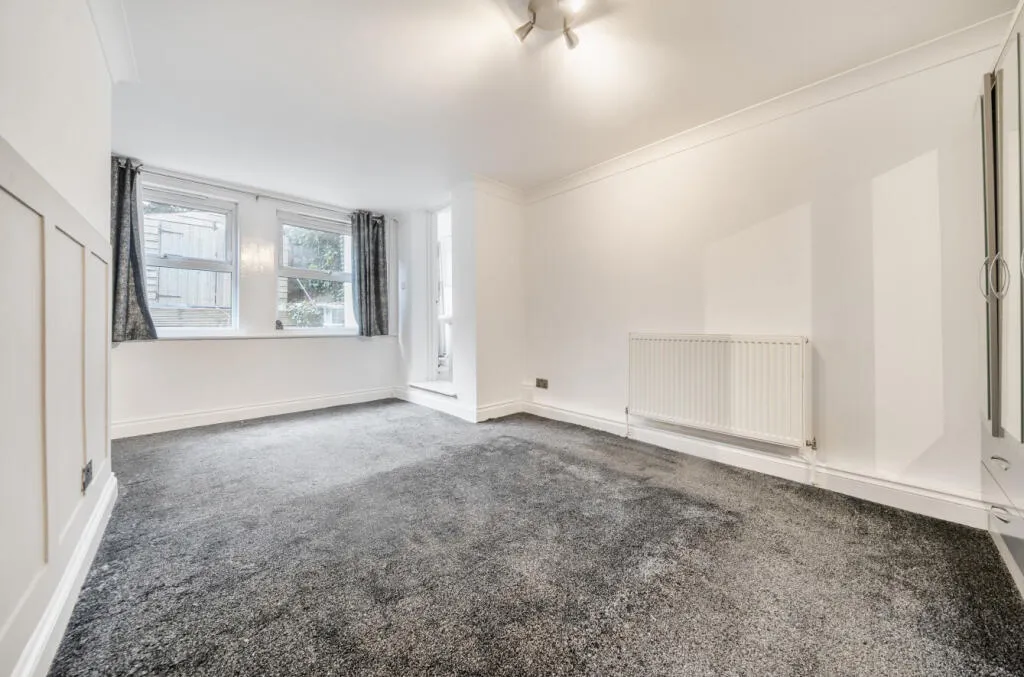 2 bed Ground Flat