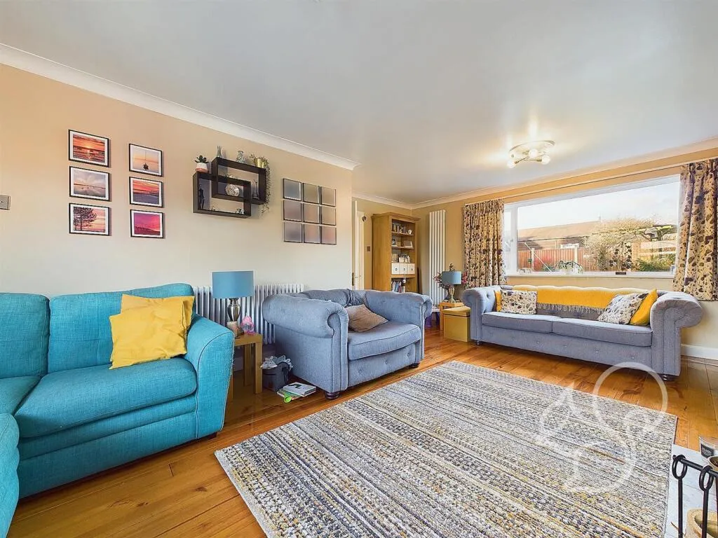 4 bed Detached