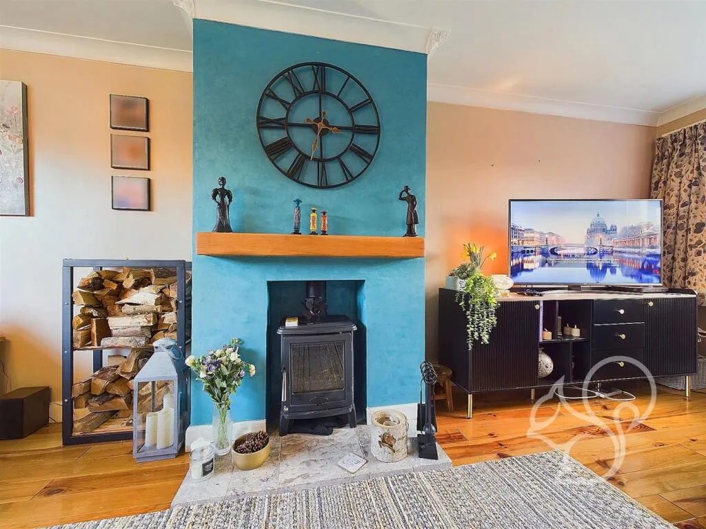 4 bed Detached