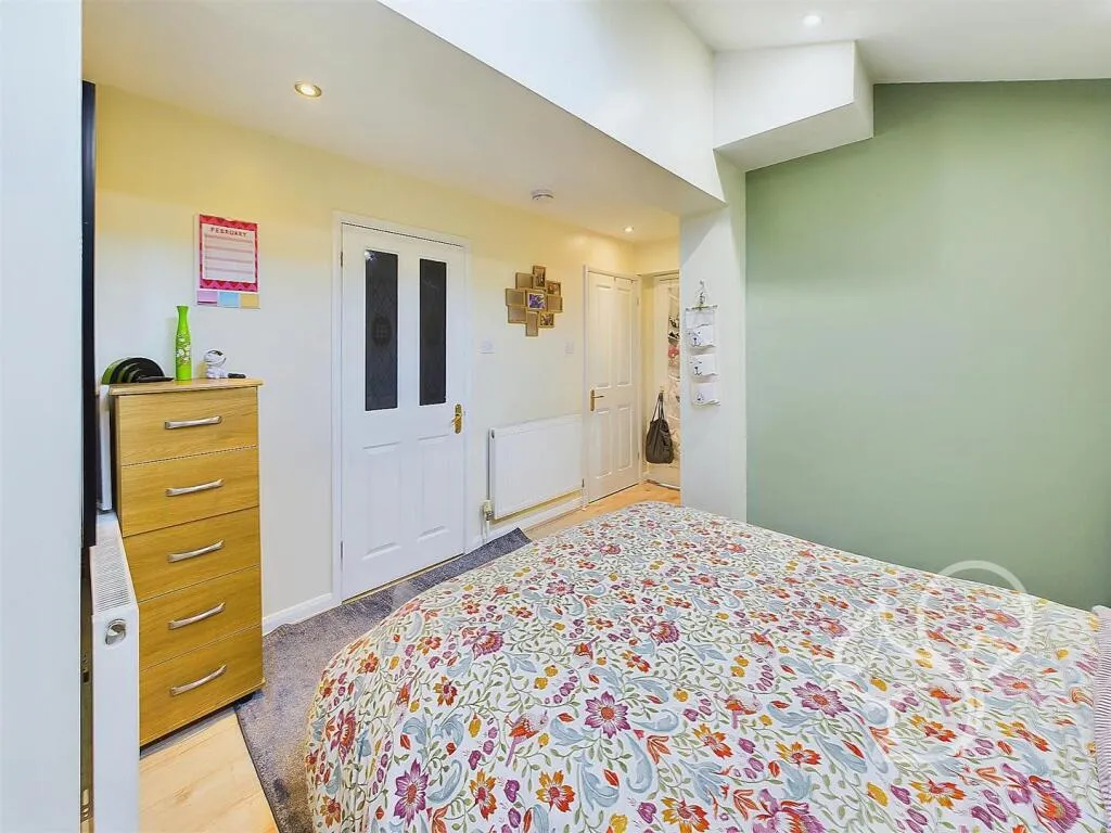 4 bed Detached