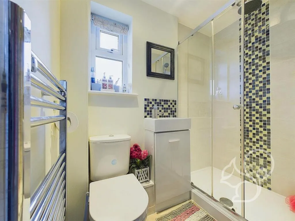 4 bed Detached