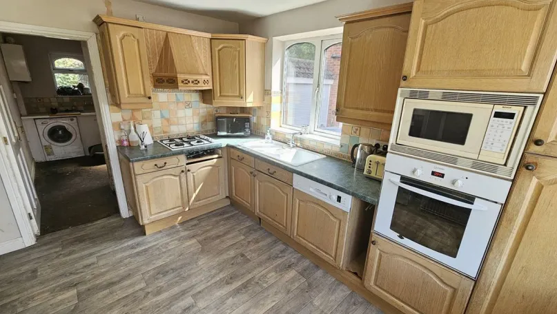 10 bed Detached