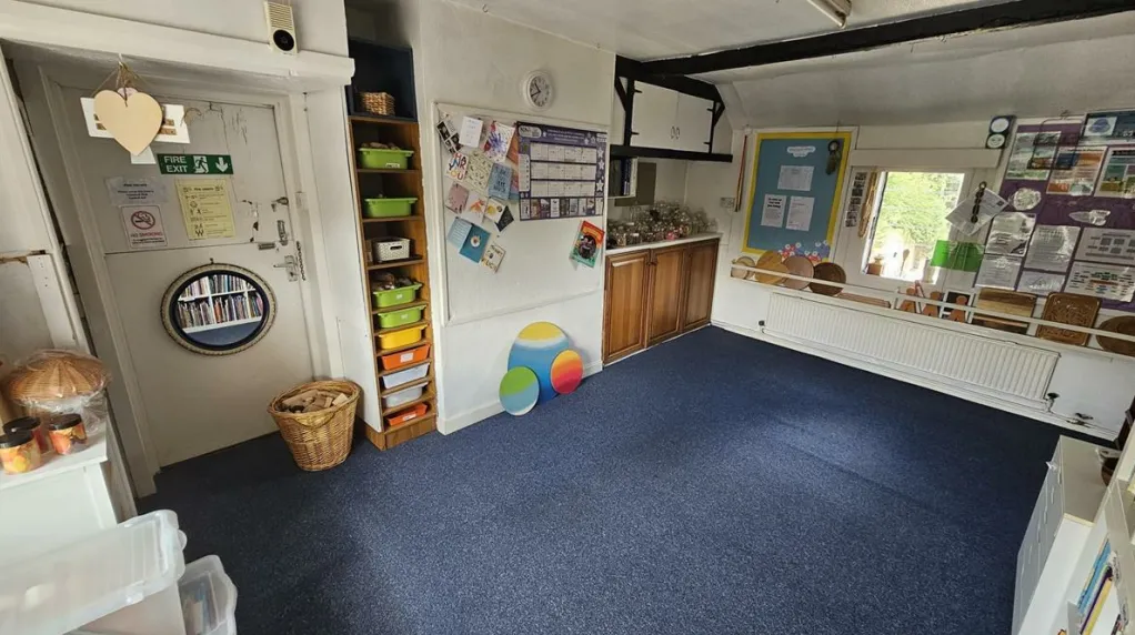 10 bed Detached