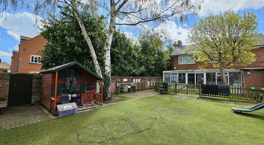 10 bed Detached