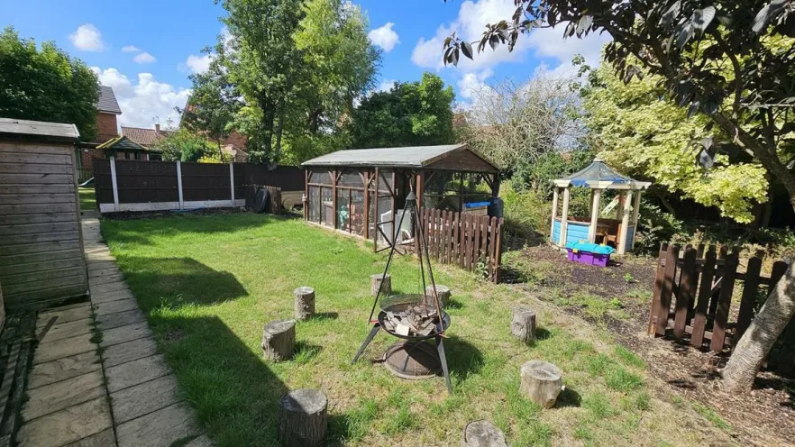 10 bed Detached