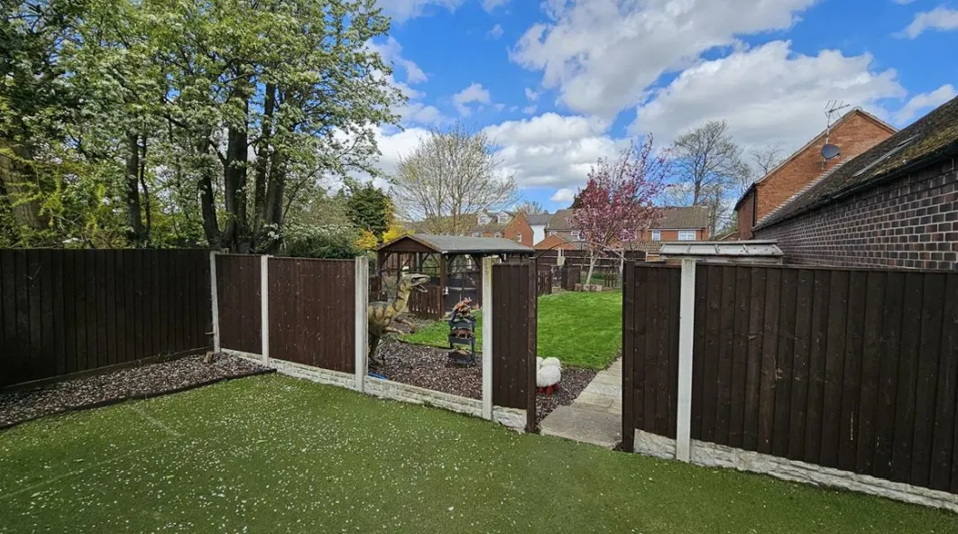 10 bed Detached