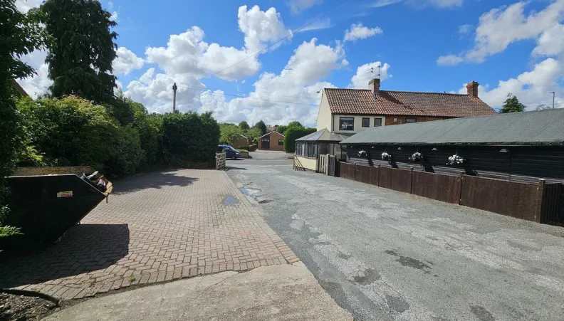 10 bed Detached