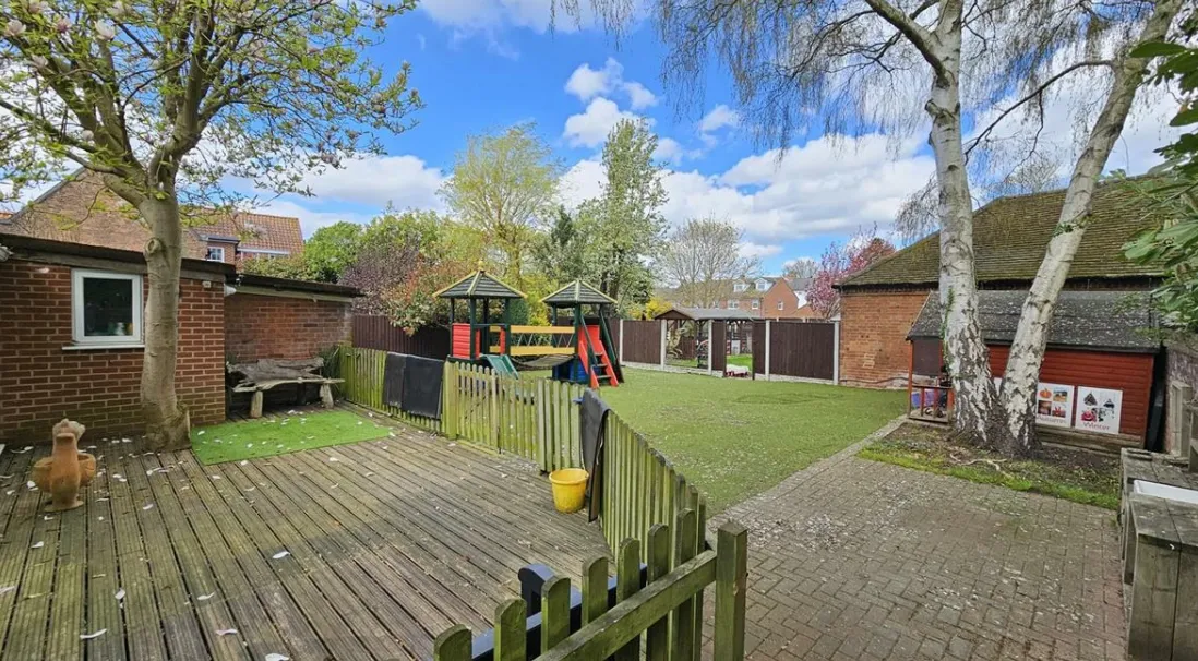 10 bed Detached